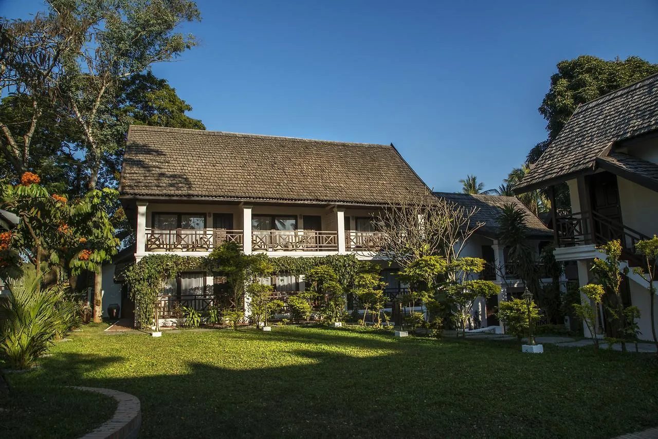 Parasol Blanc Luang Prabang 3*,