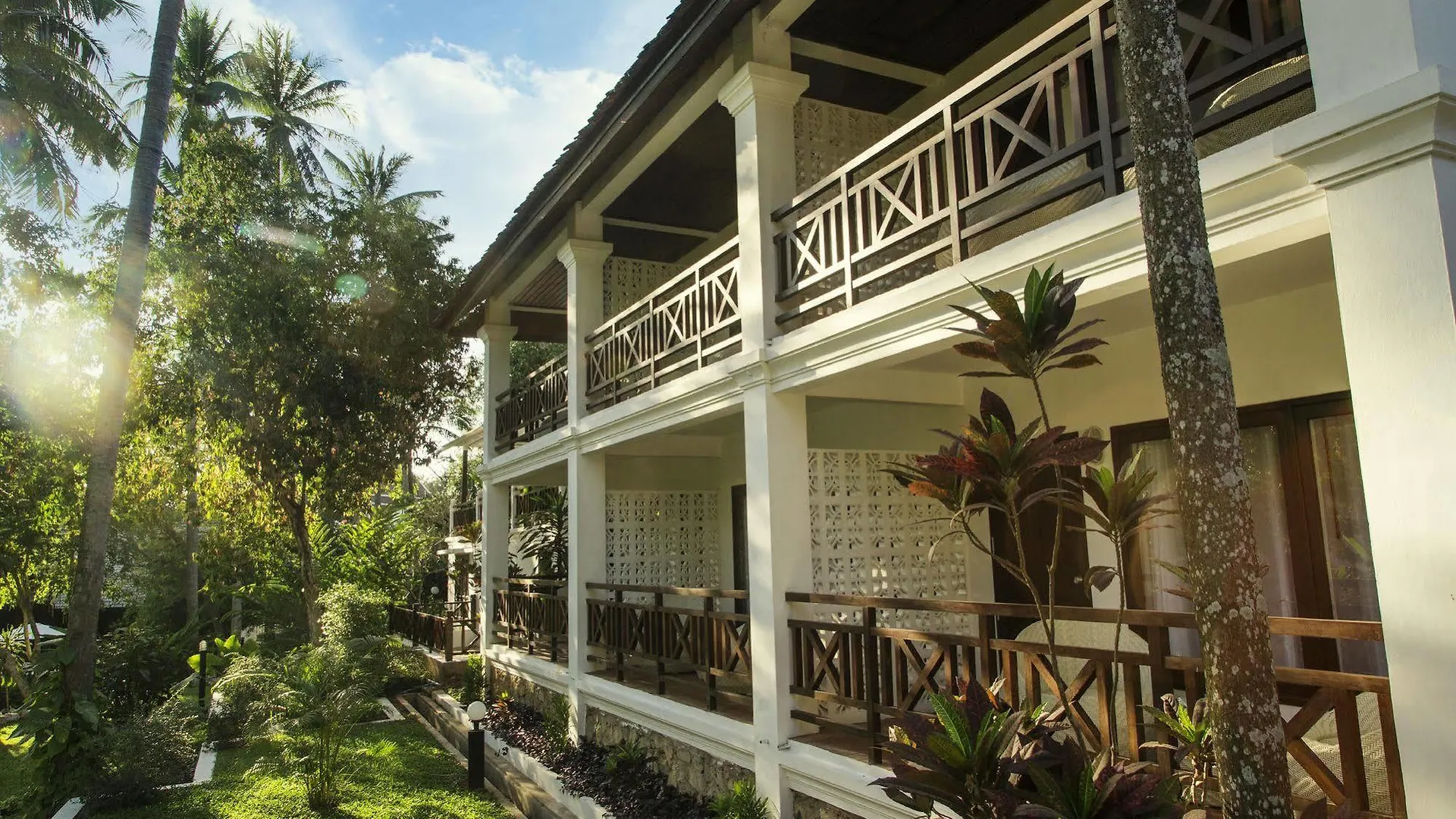 Parasol Blanc Luang Prabang Laos