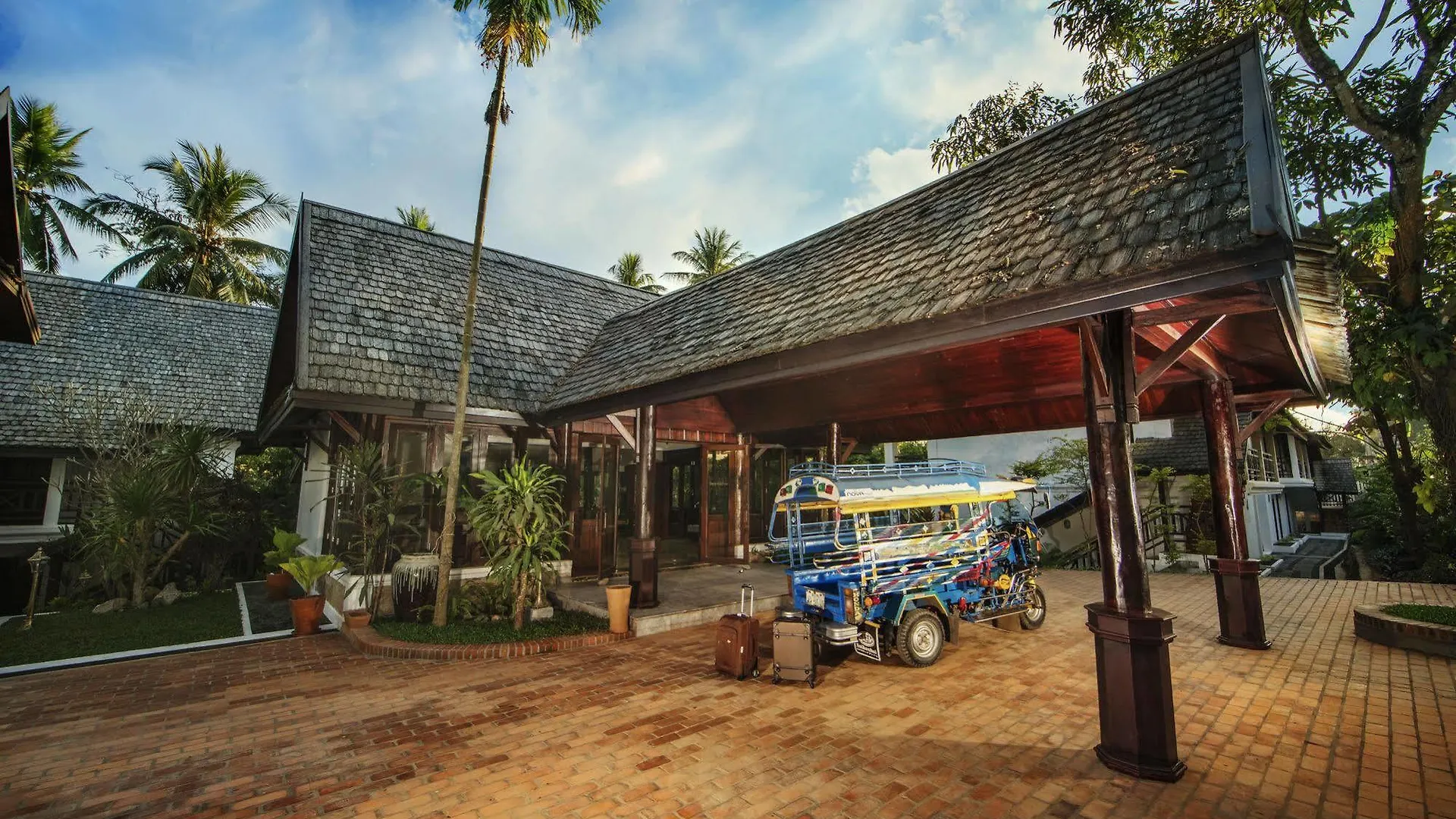 Parasol Blanc Luang Prabang 3*,